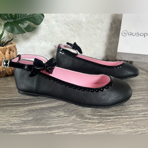 Demonia star-27 ankle strap flat with studded bow and scalloped detail. Size 5 - Picture 3 of 11